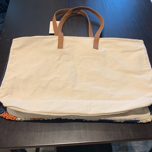 Straw Tote - Picture 3 of 10